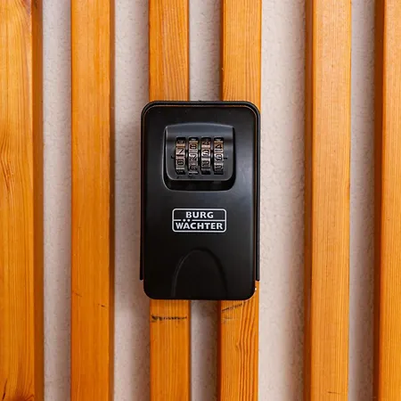 Rose Close To Vienna & Airport Maria Ellend