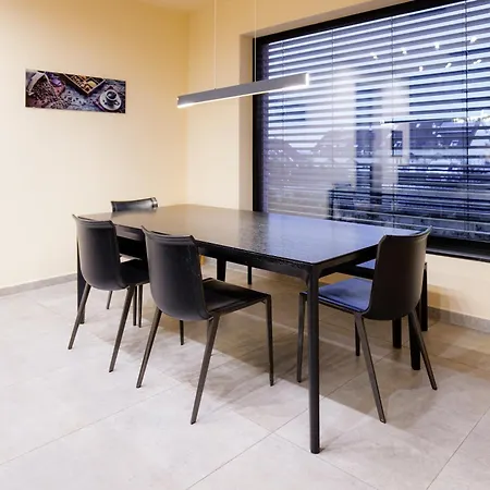 Rose Close To Vienna & Airport Appartement *