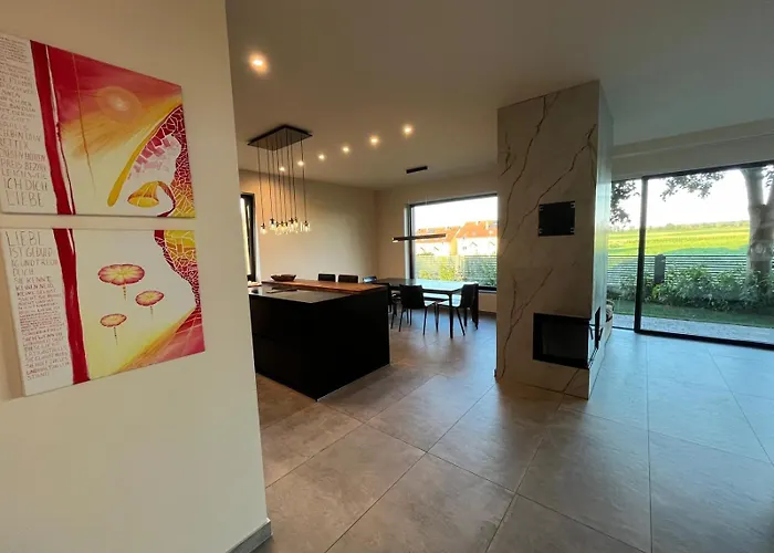 Rose Close To Vienna & Airport Maria Ellend