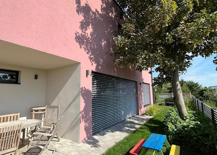 Rose Close To Vienna & Airport Apartment *