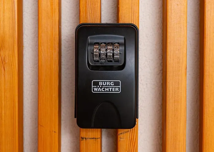 Rose Close To Vienna & Airport Maria Ellend