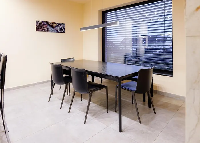 Rose Close To Vienna & Airport Apartament *