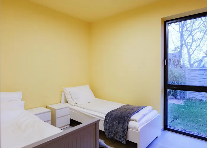 Rose Close To Vienna & Airport Apartment