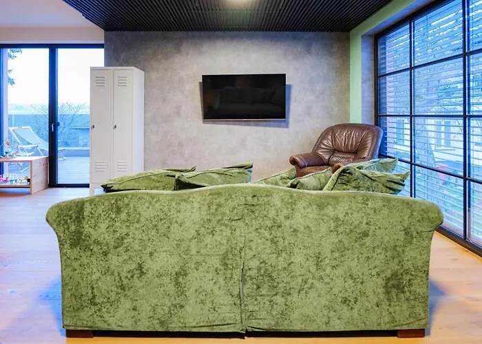 Rose Close To Vienna & Airport Apartment *