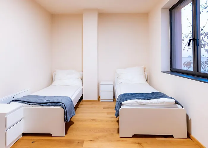 Rose Close To Vienna & Airport Apartment