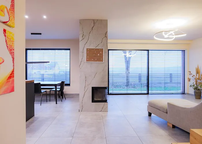 Rose Close To Vienna & Airport Apartment *